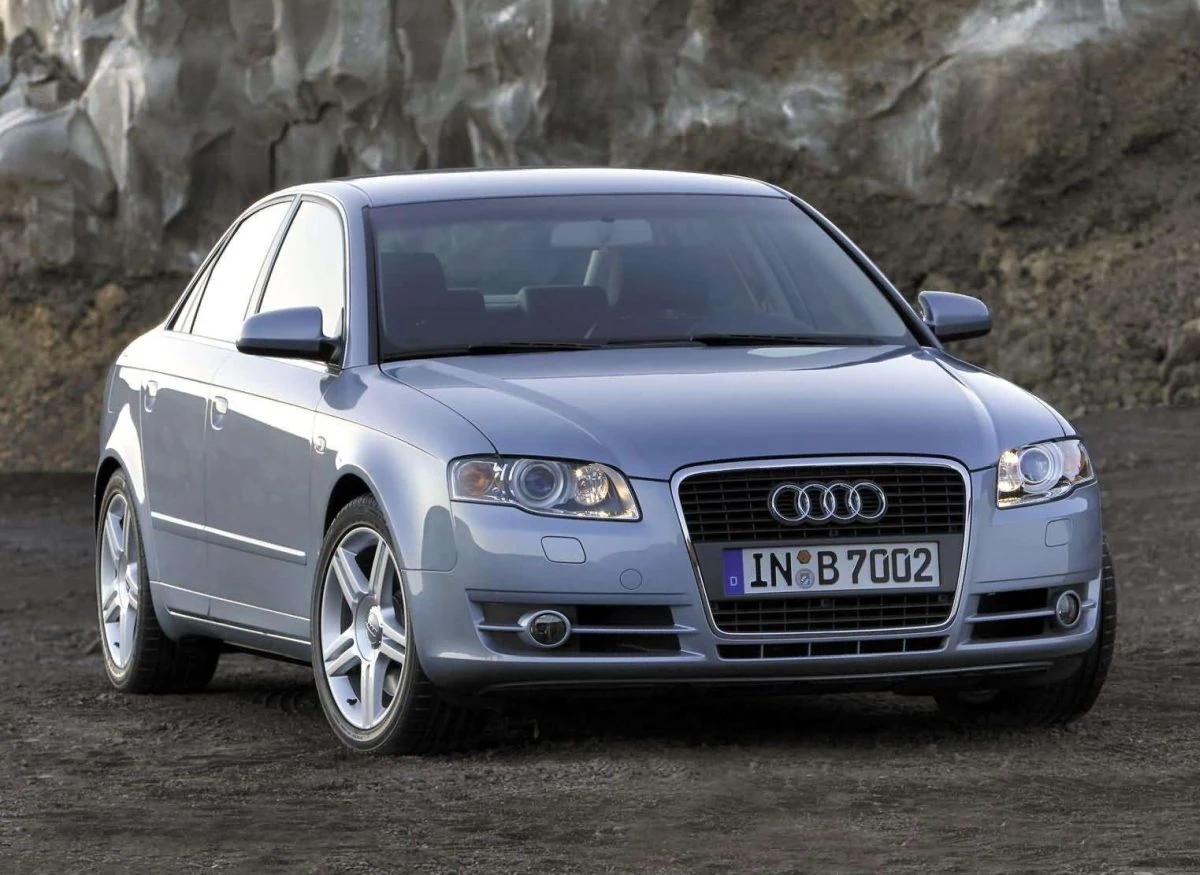 Audi A4 - liczba ogłoszeń: 50 231, średnia cena: 20 400 zł, średni przebieg: 248 500 km, średni wiek: 16,4 roku