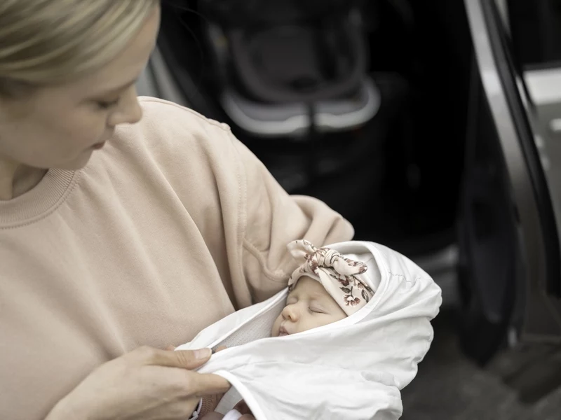 najczęściej do momentu ukończenia przez dziecko 4 roku życia.  Przewożąc dziecko w foteliku samochodowym warto pamiętać o tym, że przynajmniej przez 15 miesięcy maluch powinien podróżować tyłem do kierunku jazdy