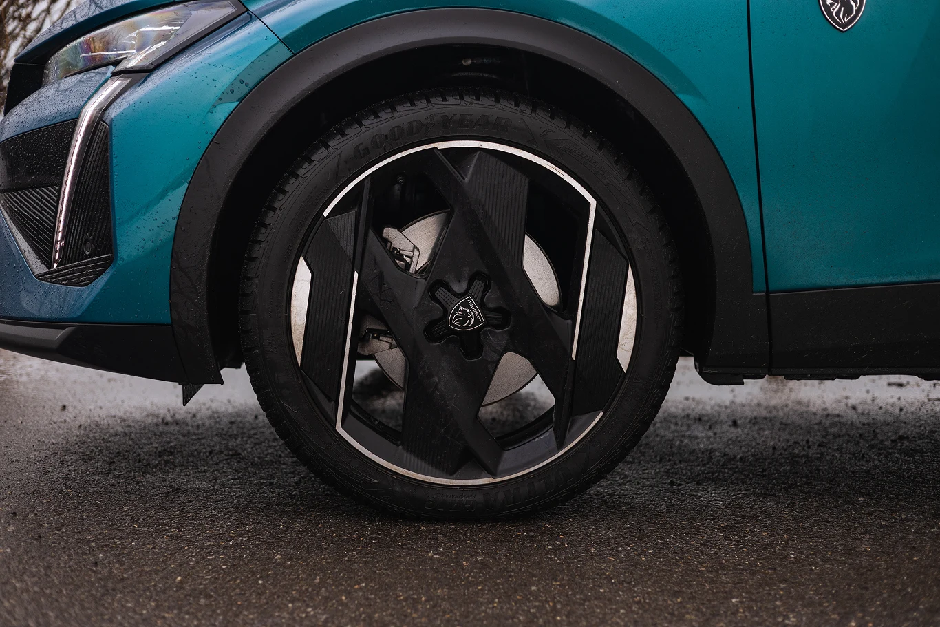 Peugeot 408 GT PHEV 225