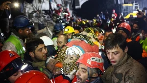 Zdj. ilustracyjne/Spod gruzów zawalonego budynku w Turcji uratowano 42-letnią kobietę