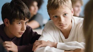 Eden Dambrine i Gustav De Waele w filmie "Blisko"