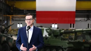 Premier Mateusz Morawiecki podczas wizyty w Hucie Stalowa Wola, jednym z największych i najważniejszych zakładów polskiego przemysłu zbrojeniowego.
