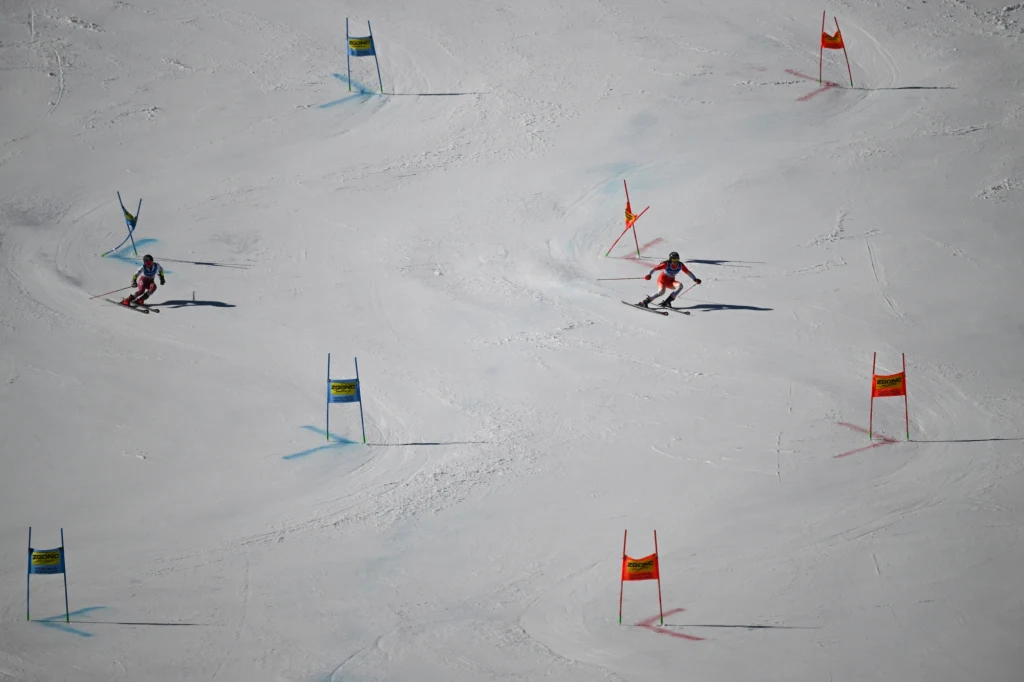 Maryna Gąsienica-Daniel (po lewej) na trasie slalomu równoległego