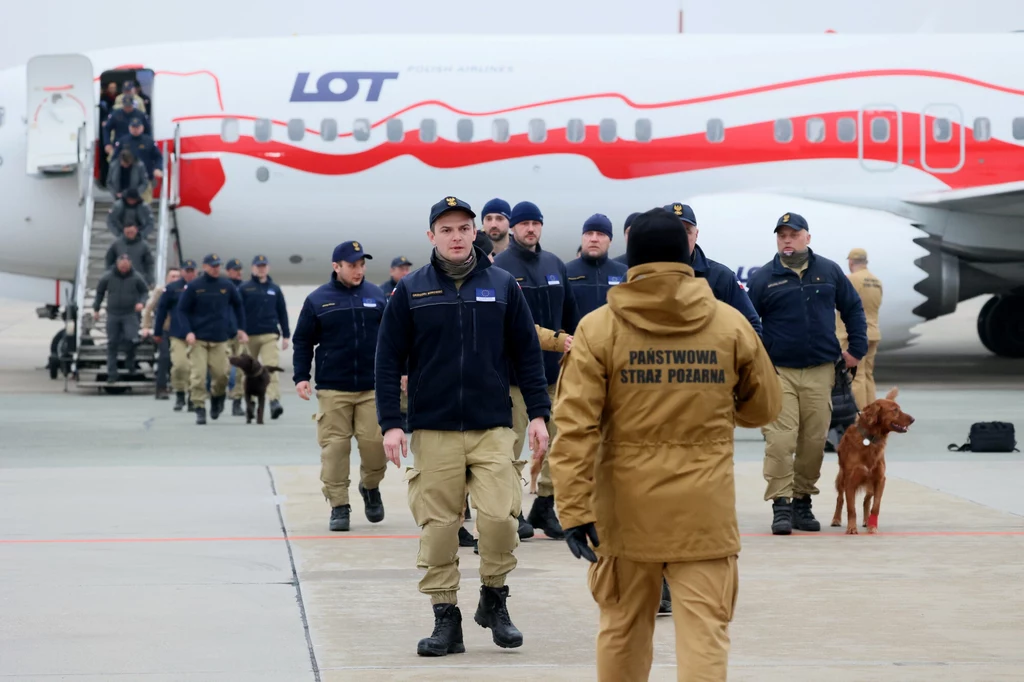 Polscy strażacy wrócili z Turcji. Uratowali łącznie 12 osób Polscy strażacy wrócili z Turcji. Uratowali łącznie 12 osób