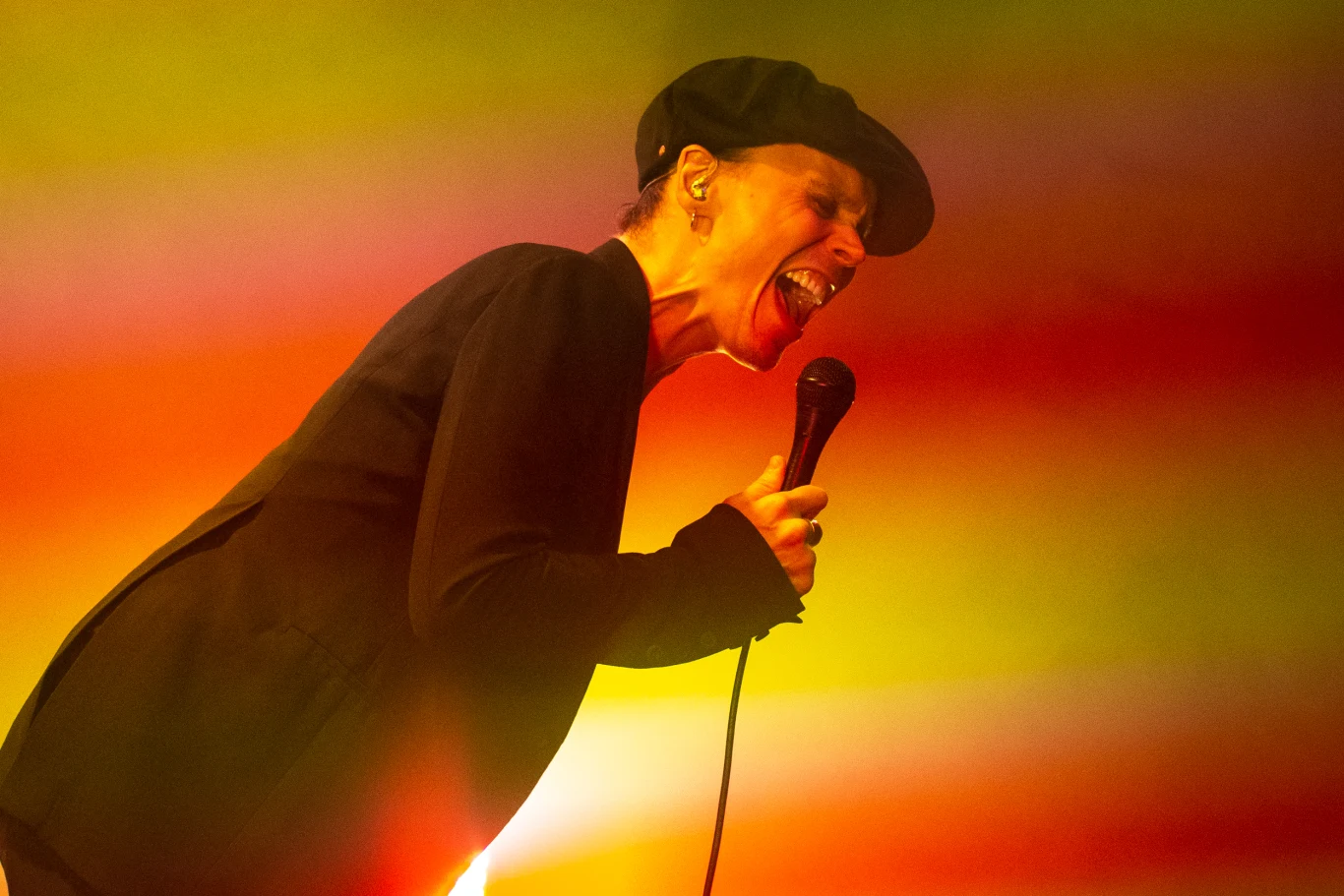 Podczas swojej trasy koncertowej, Ville Valo promuje swój solowy album, pt. "Neon Noir".