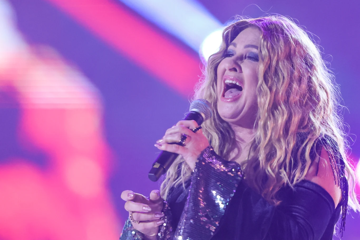 Beata Kozidrak nosi perukę? Beata Kozidrak nosi perukę?