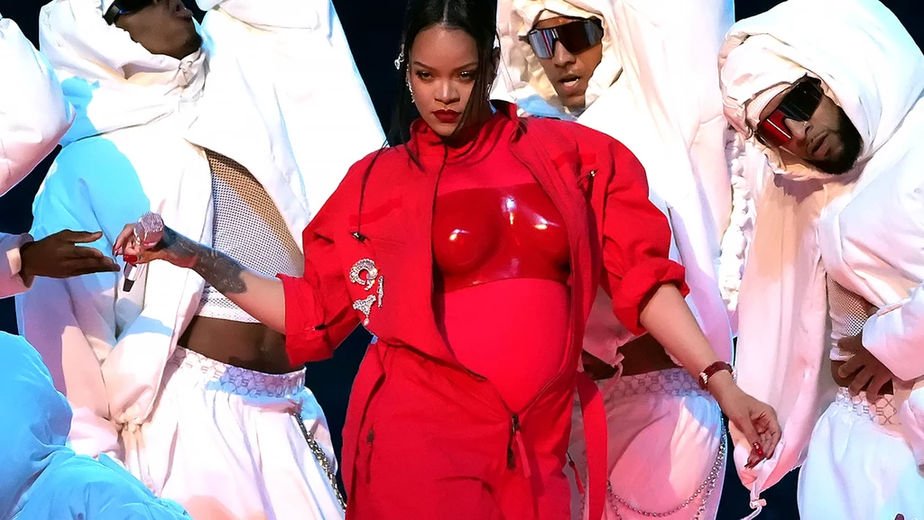 Rihanna podczas występu na Super Bowl