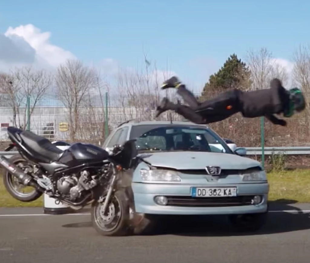 Spodnie z poduszkami powietrznymi dają szansę, że z poważnego wypadku motocyklista wyjdzie bez poważnych urazów nóg