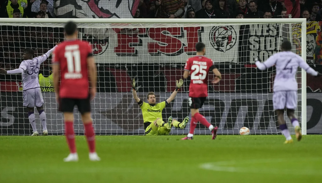 Kuriozalny gol w meczu Bayer Leverkusen - AS Monaco Kuriozalny gol w meczu Bayer Leverkusen - AS Monaco