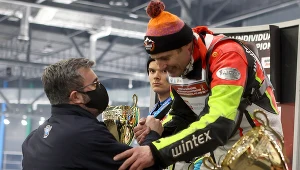 Ma 55 lat i broni tytułu mistrza. Co za historia!