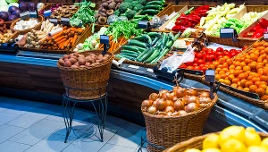 Polacy coraz chętniej kupują lokalną żywność. Nowy trend w polskich sklepach 