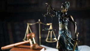 Bankom nie mogą przysługiwać jakiekolwiek inne świadczenia poza zwrotem kapitału oraz odsetek ustawowych za opóźnienie 