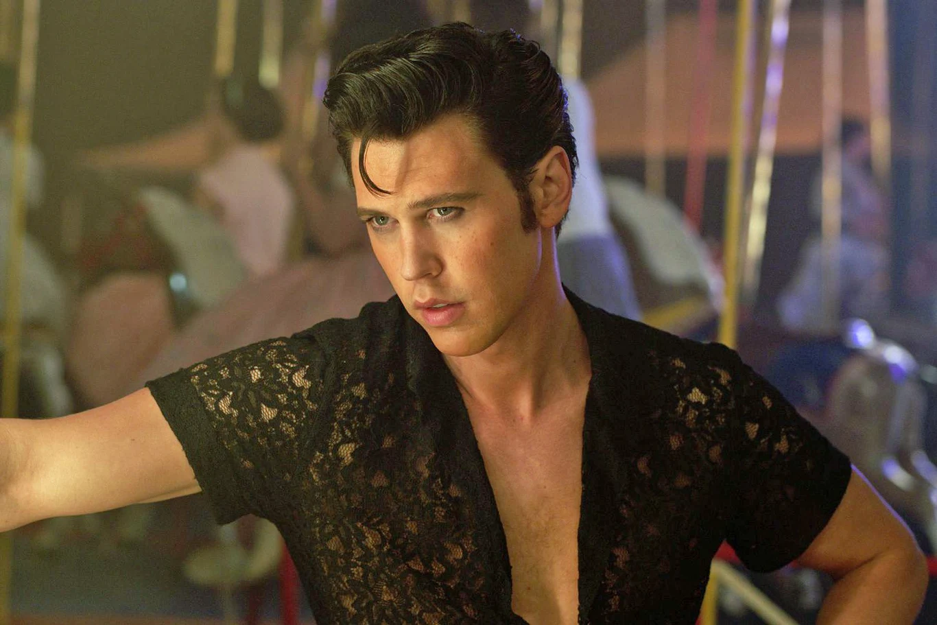 Austin Butler w scenie z filmu "Elvis" Austin Butler w scenie z filmu "Elvis"