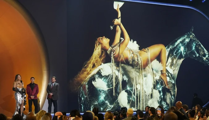 Beyonce  odbiera nagrodę za najlepszy album z muzyką taneczną/elektroniczną za "Renaissance" 