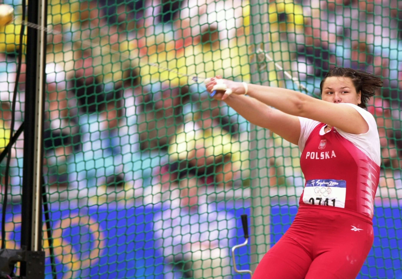 Kamila Skolimowska podczas zwycięskiego konkursu rzutu młotem na igrzyskach olimpijskich Sydney 2000