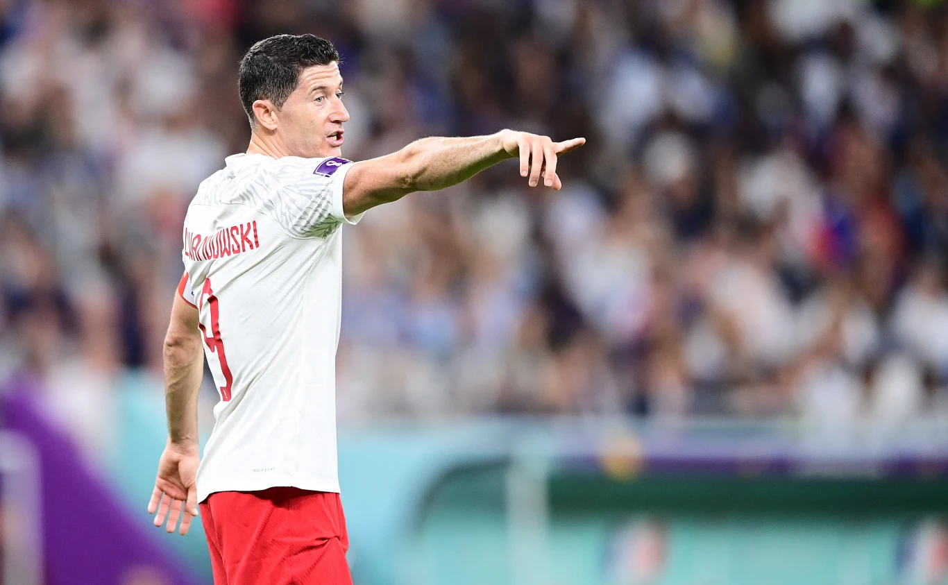 Robert Lewandowski podczas meczu z Francją 