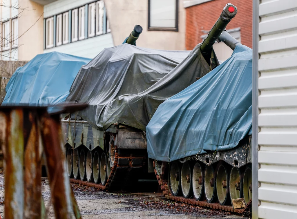 Zalegające w fabryce niemieckie czołgi Leopard Zalegające w fabryce niemieckie czołgi Leopard