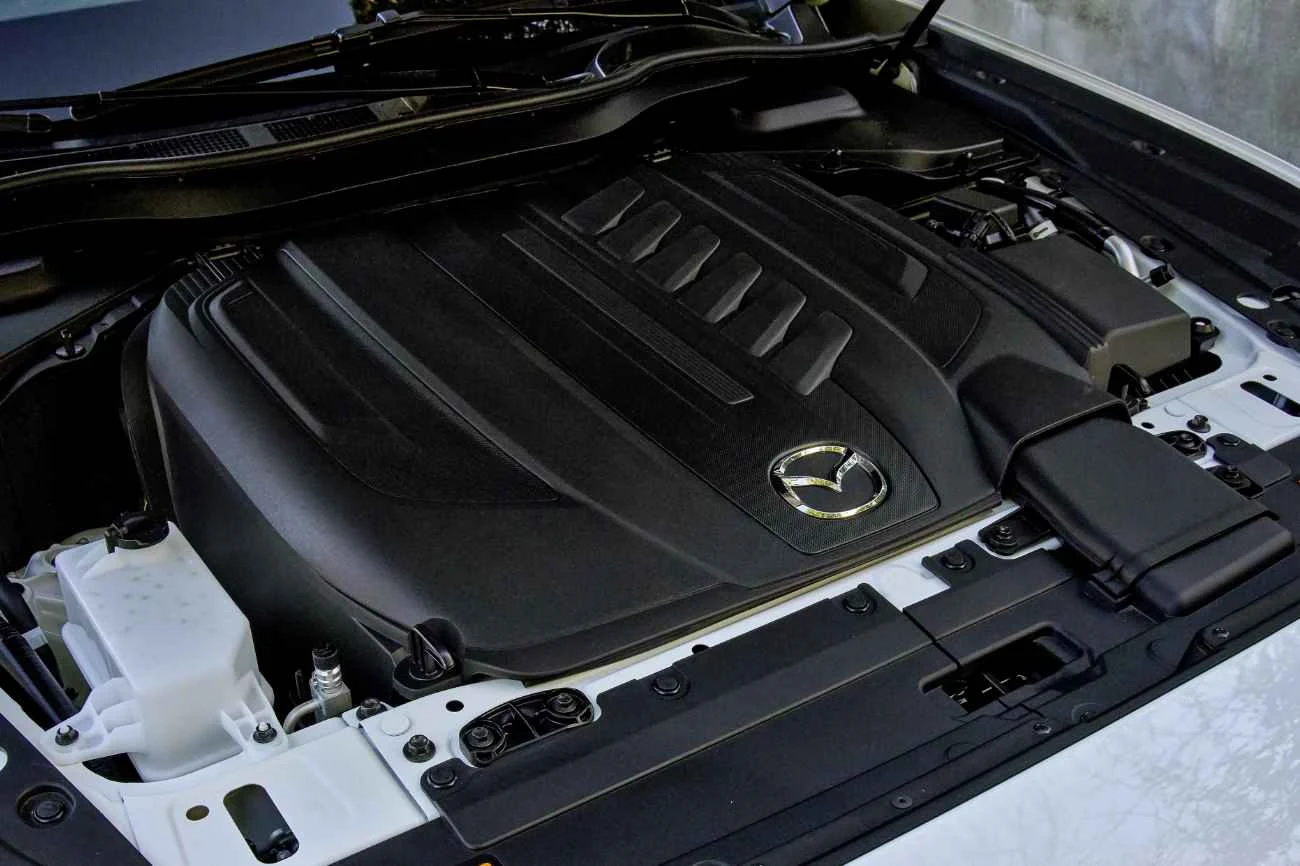 CX-60 poza wersją hybrydową sprzedawane jest również z 3,3-litrowym silnikiem Diesla