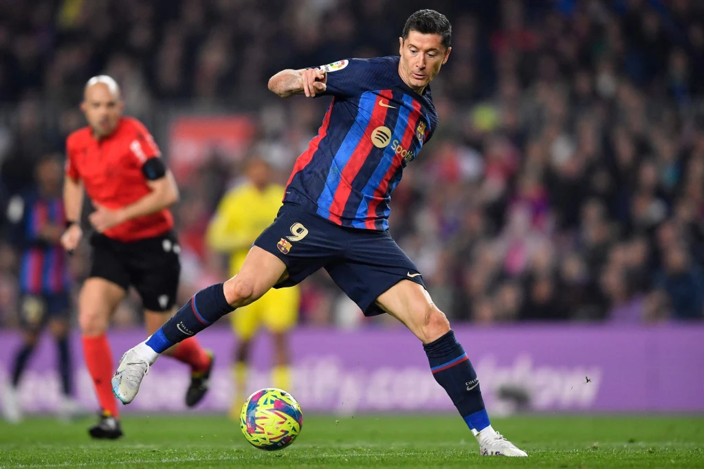 Robert Lewandowski w meczu z Cadiz CF Robert Lewandowski w meczu z Cadiz CF