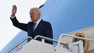 Prezydent USA Joe Biden opuszcza pokład Air Force One