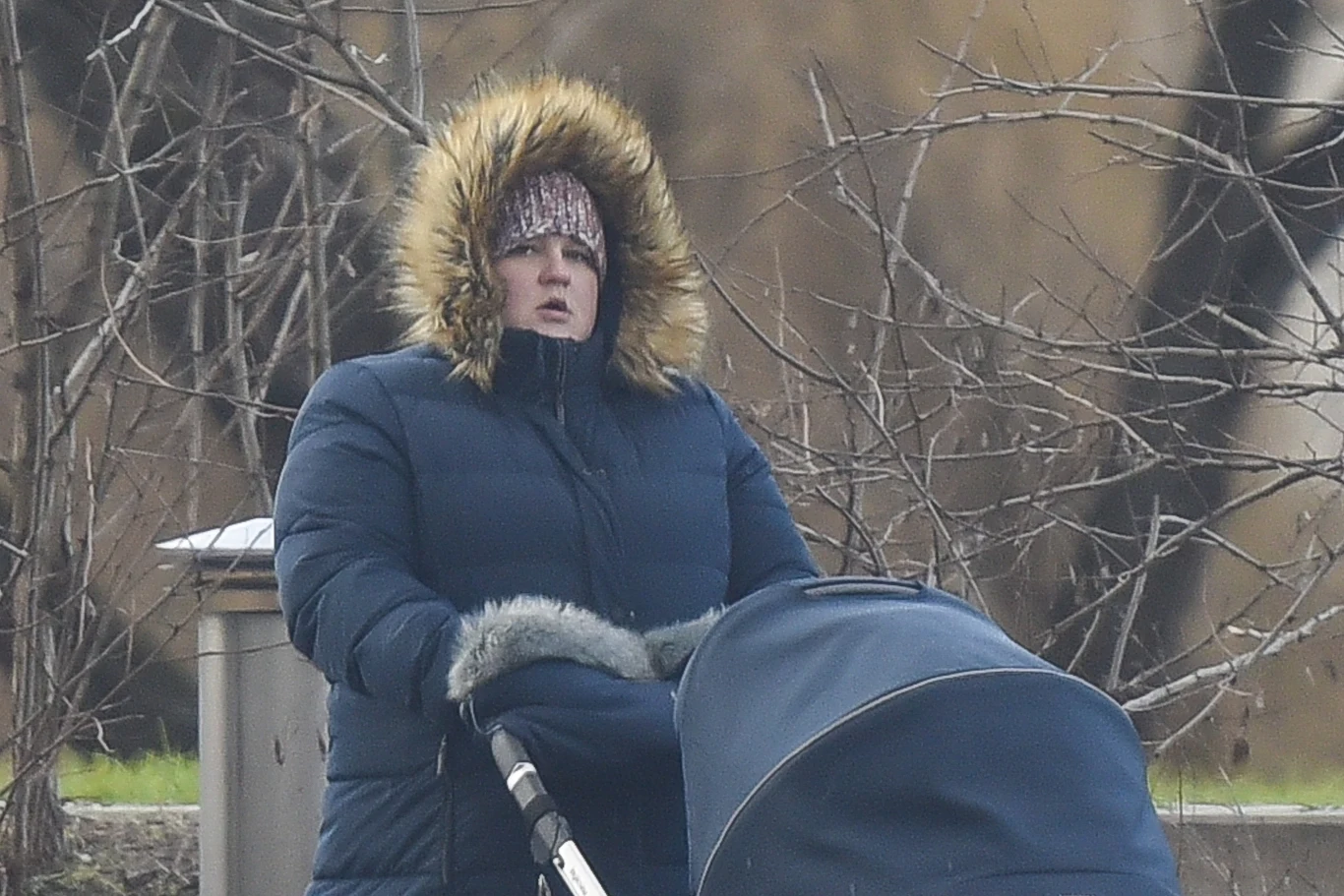 Dominika Gwit na spacerze z dzieckiem