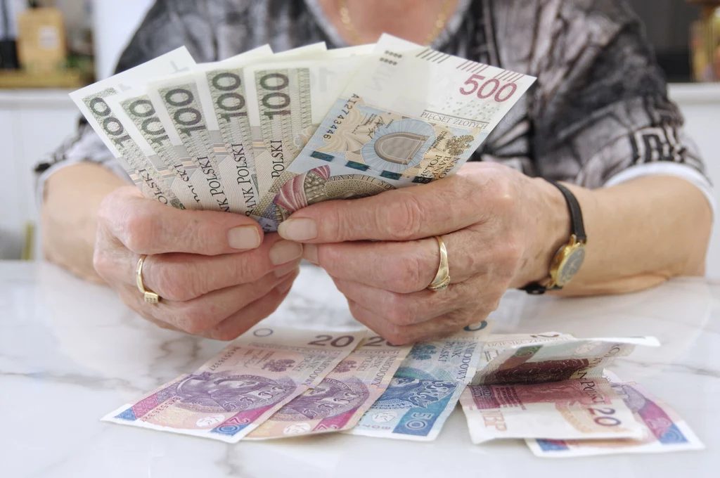 Limity dorabiania do emerytury wzrosną od marca 2023 roku. Ile będą wynosiły i kogo obowiązują? Limity dorabiania do emerytury wzrosną od marca 2023 roku. Ile będą wynosiły i kogo obowiązują?
