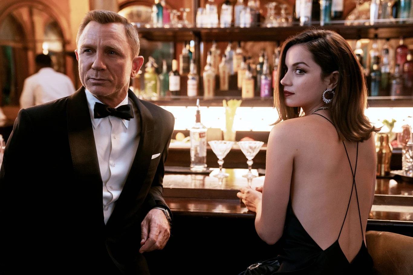 Daniel Craig i Ana de Armas w filmie "Nie czas umierać"
