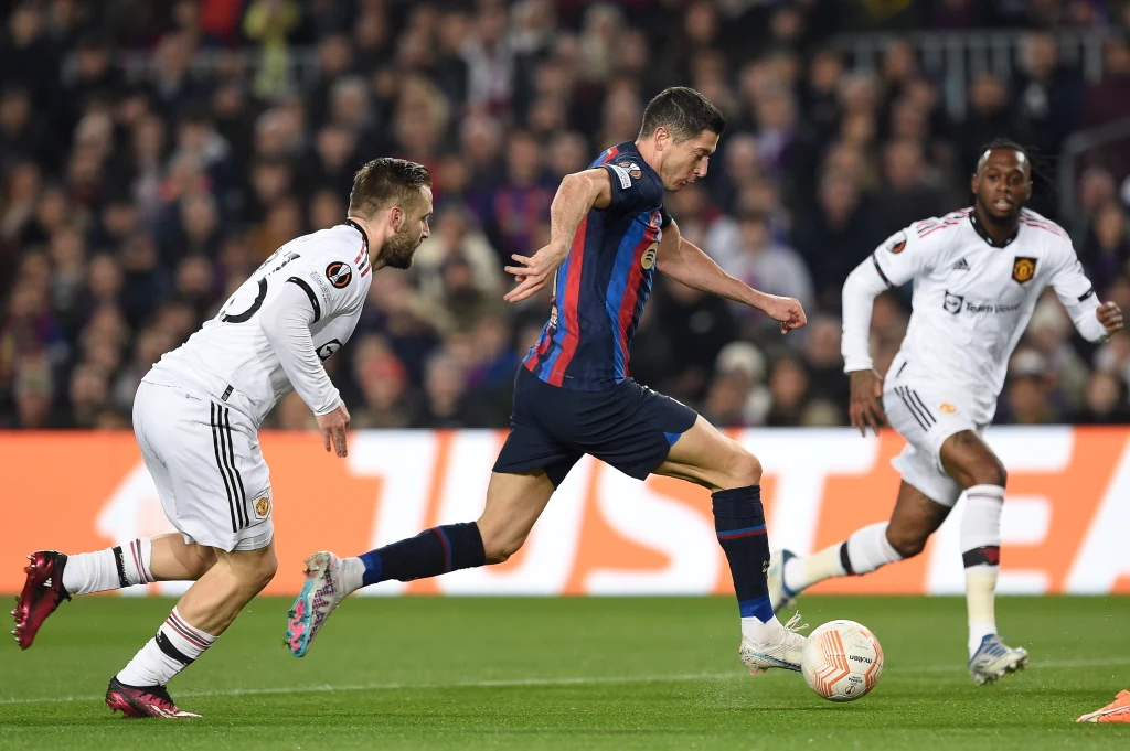 Robert Lewandowski w meczu z Manchesterem United na Old Trafford Robert Lewandowski w meczu z Manchesterem United na Old Trafford