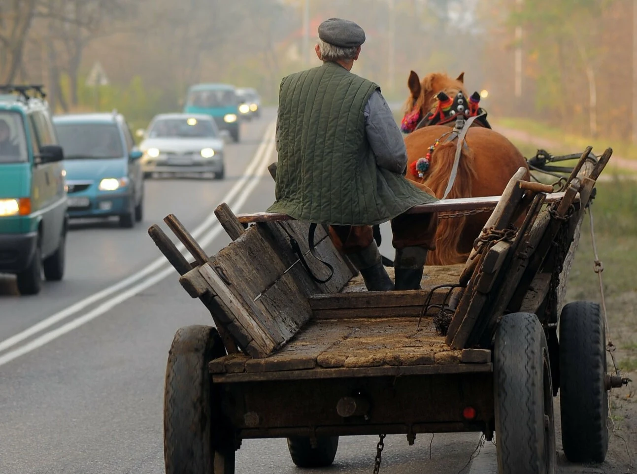 Często zdarza się, że na trasie spotykamy pojazd jadący wolno. Często zdarza się, że na trasie spotykamy pojazd jadący wolno.