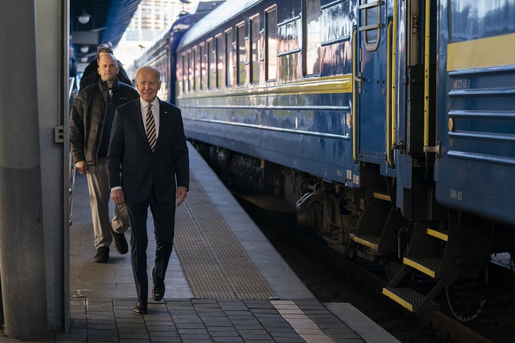 Joe Biden na stacji kolejowej Joe Biden na stacji kolejowej