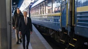 Joe Biden na stacji kolejowej 