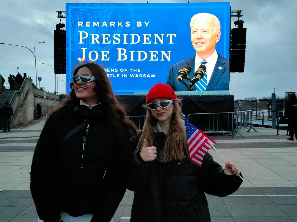 Flaga USA - jest, prezydent Biden - jest, dobry nastrój - także obecny Flaga USA - jest, prezydent Biden - jest, dobry nastrój - także obecny