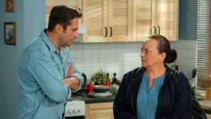U Damiana (Michał Lesień-Głowacki) zjawi się niespodziewany gość - jego mama Bogusia (Halina Bednarz)