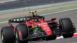 Bolid Ferrari na testach przedsezonowych w Bahrajnie 2023