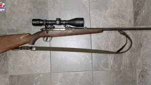 Mężczyzna miał ze sobą broń myśliwską