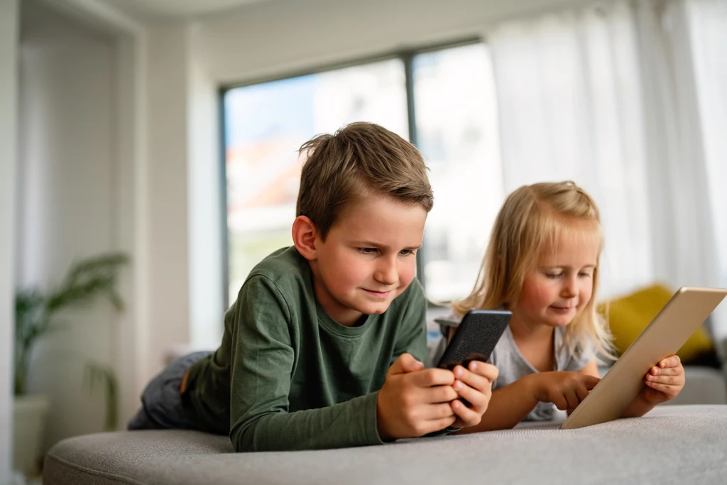 Dzieci ze smartfonów korzystają już od najmłodszych lat 