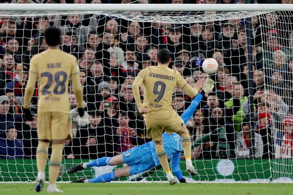 Robert Lewandowski pokonał Davida de Geę