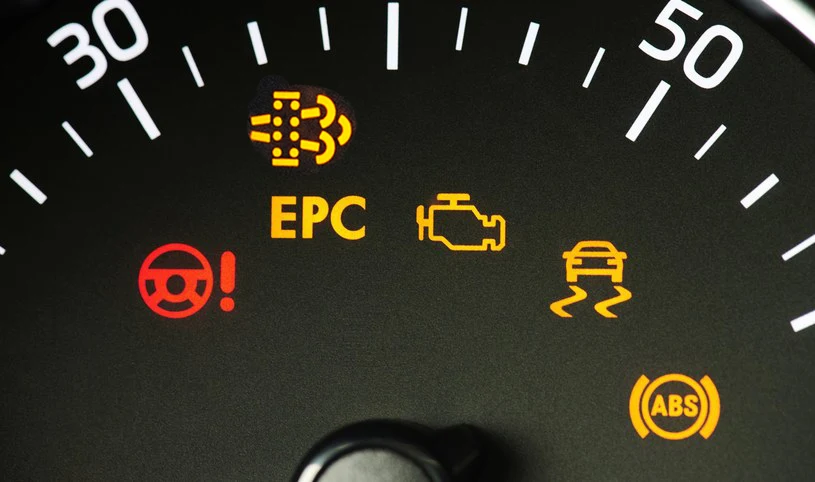 Kontrolka DPF, w przeciwieństwie do wielu innych, wcale nie nakazuje zatrzymania się. Wręcz przeciwnie Kontrolka DPF, w przeciwieństwie do wielu innych, wcale nie nakazuje zatrzymania się. Wręcz przeciwnie