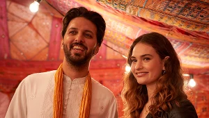 Lily James i Shazad Latif w filmie "Plan na miłość"