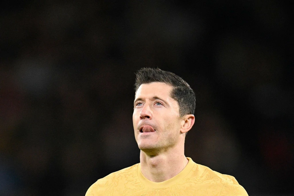 Robert Lewandowski po porażce Barcelony z Manchesterem United nie krył niezadowolenia. Robert Lewandowski po porażce Barcelony z Manchesterem United nie krył niezadowolenia.