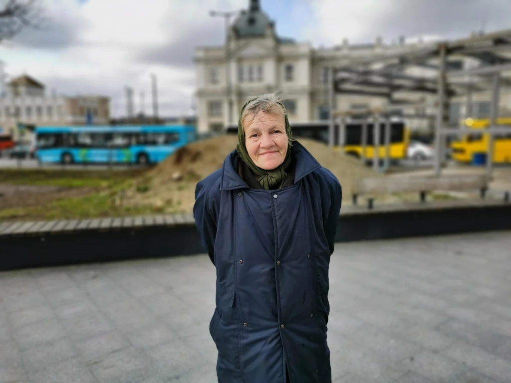 Kobieta, która tęskni za swoim synem Kobieta, która tęskni za swoim synem