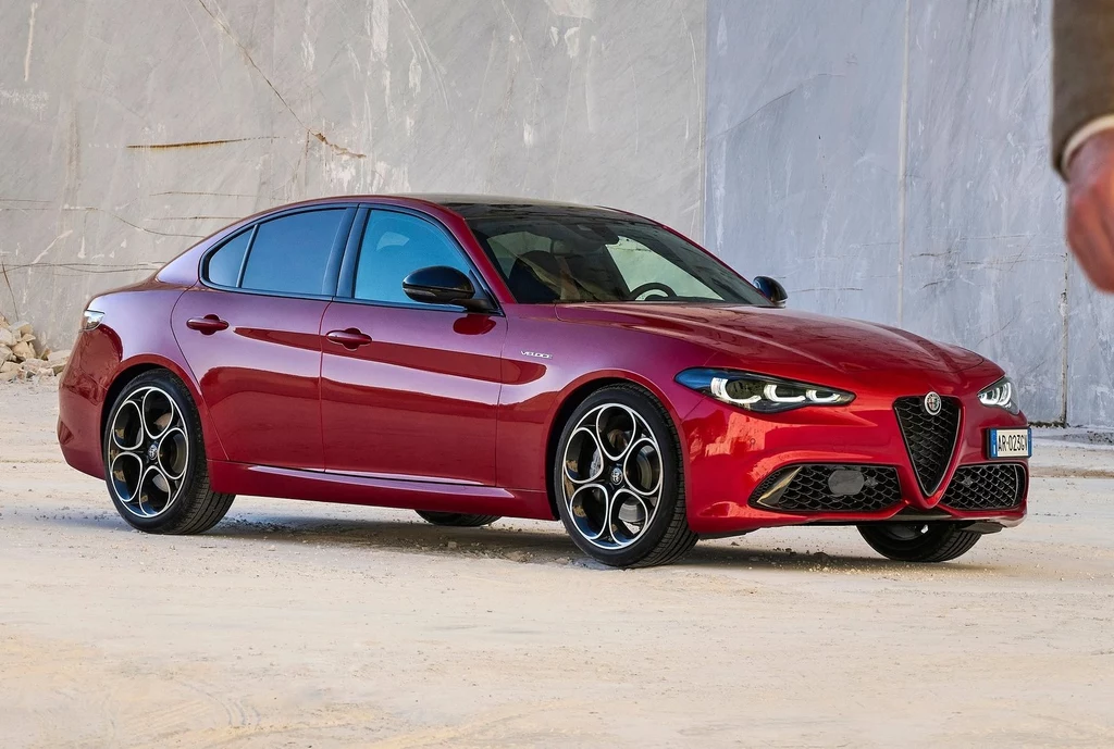 Alfa Romeo Giulia prezentuje nowoczesną interpretację typowego dla marki designu 