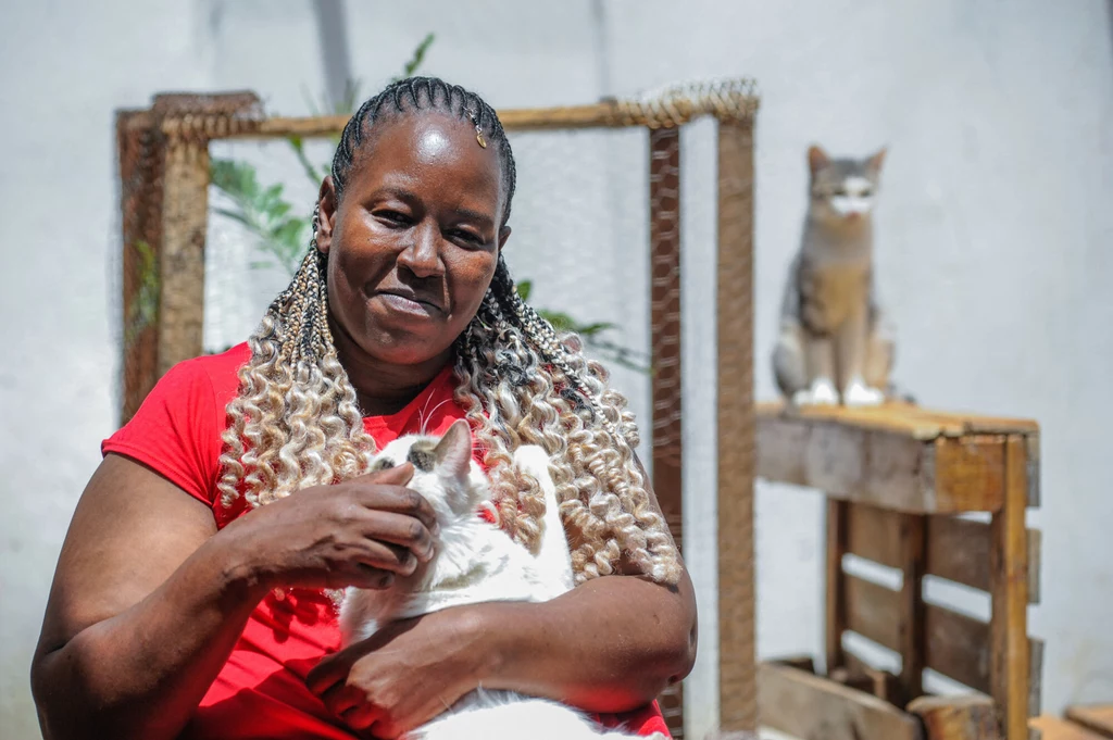 51-letnia  Rachael Kabue ratuje życie bezdomnym i chorym kotom