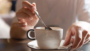 Na liście rzeczy, których nie powinno się robić po posiłku, znajduje się m.in. picie kawy. Co jeszcze?