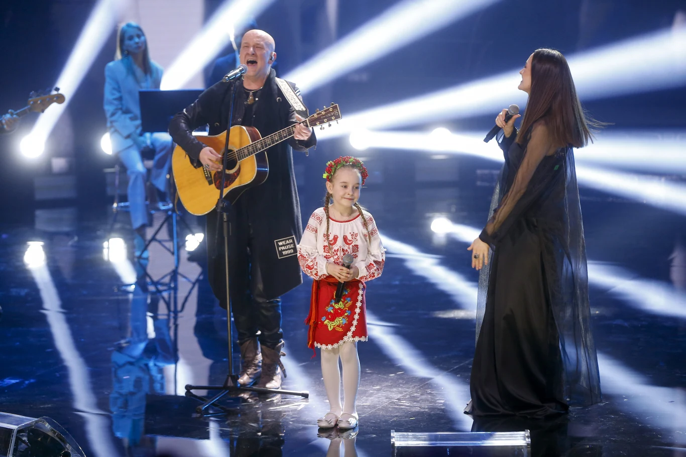 Amelia Anisowicz z grupą Taraka