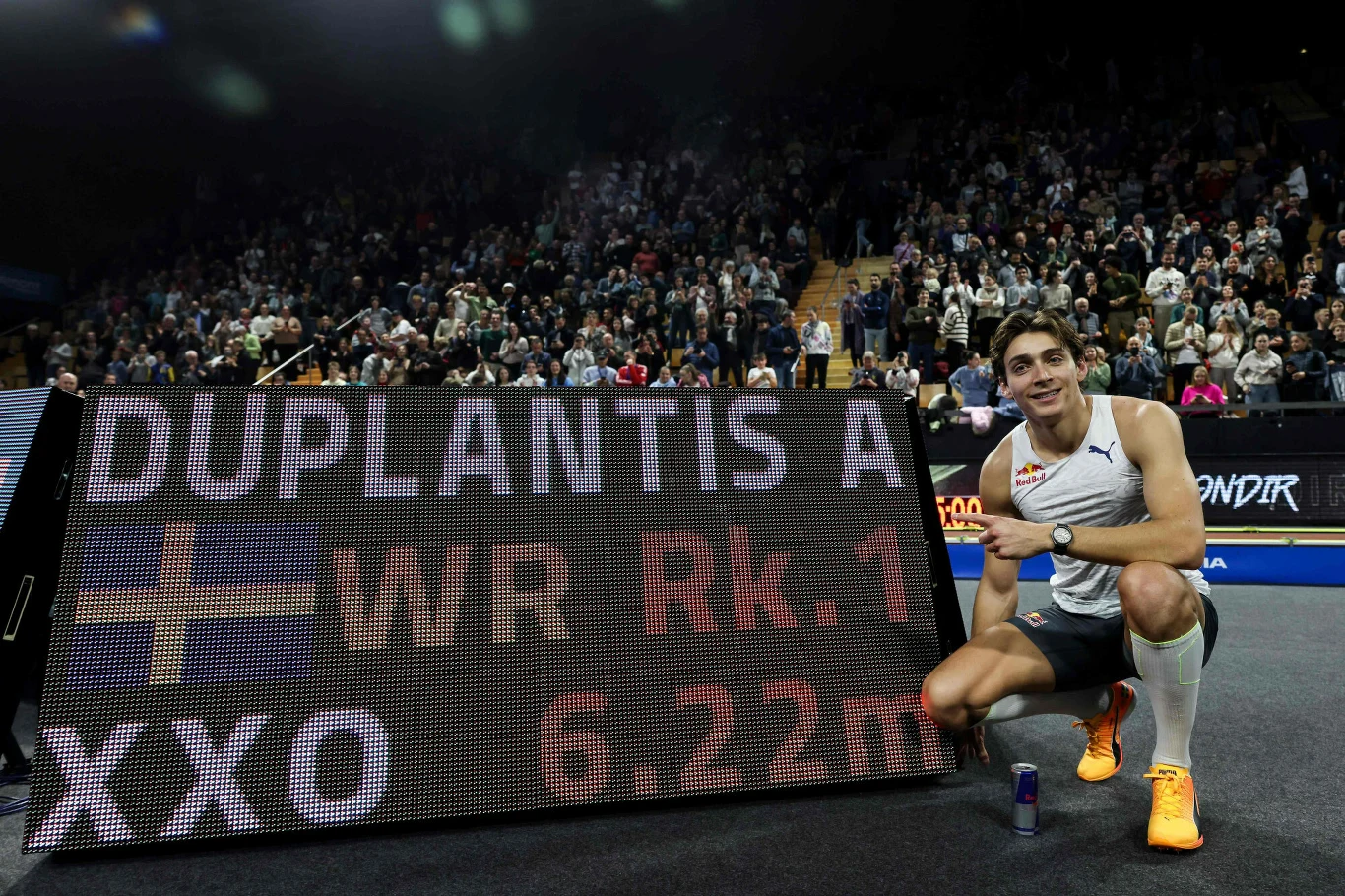 Armand Duplantis w rekordowym skoku Armand Duplantis w rekordowym skoku