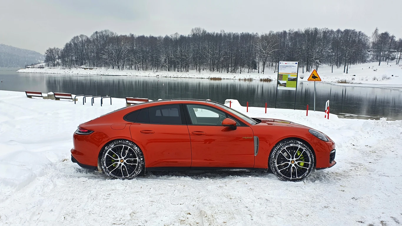 Porsche Panamera 4 E-Hybrid Platinum Edition