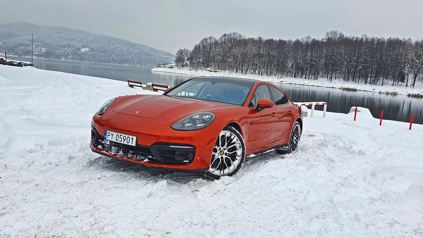 Porsche Panamera 4 E-Hybrid Platinum Edition