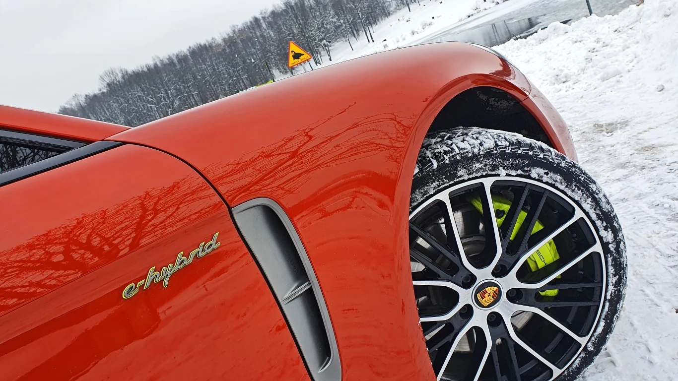 Porsche Panamera 4 E-Hybrid Platinum Edition