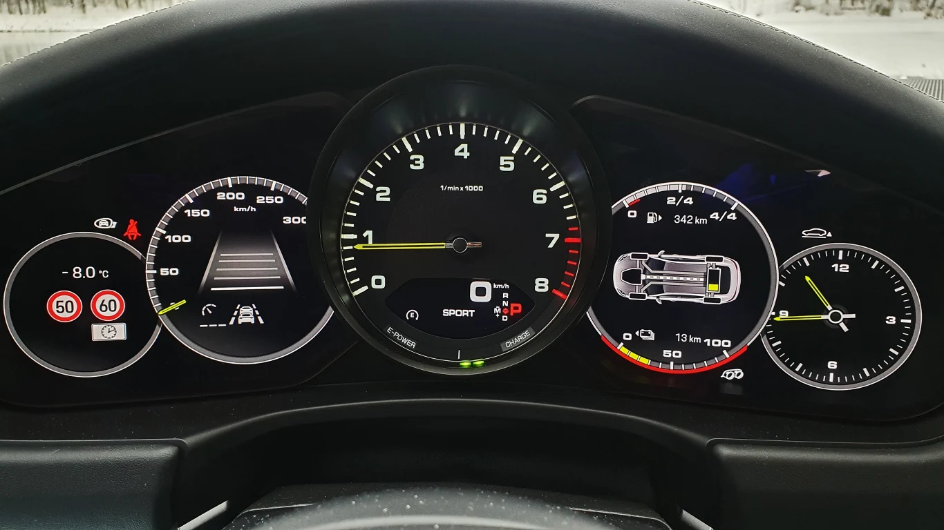 Porsche Panamera 4 E-Hybrid Platinum Edition